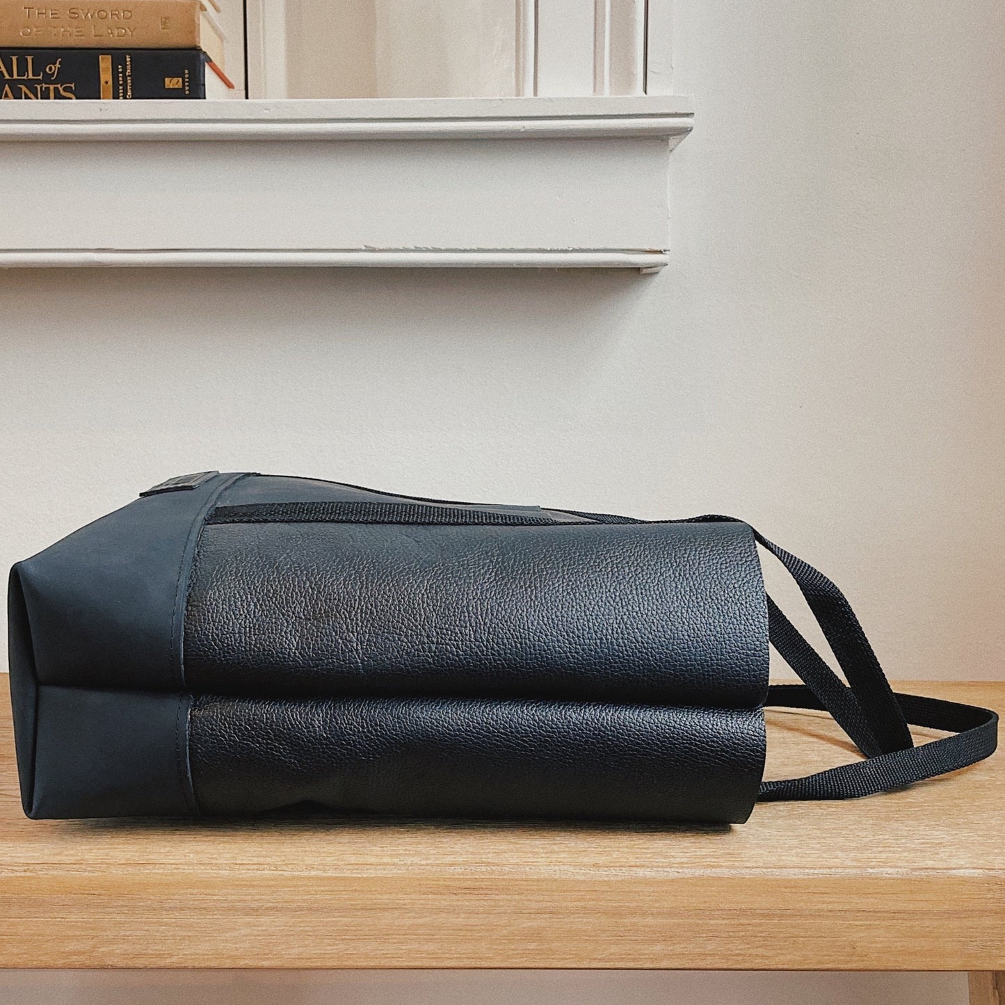 'Atelier 56' Tote Bag in BLACK